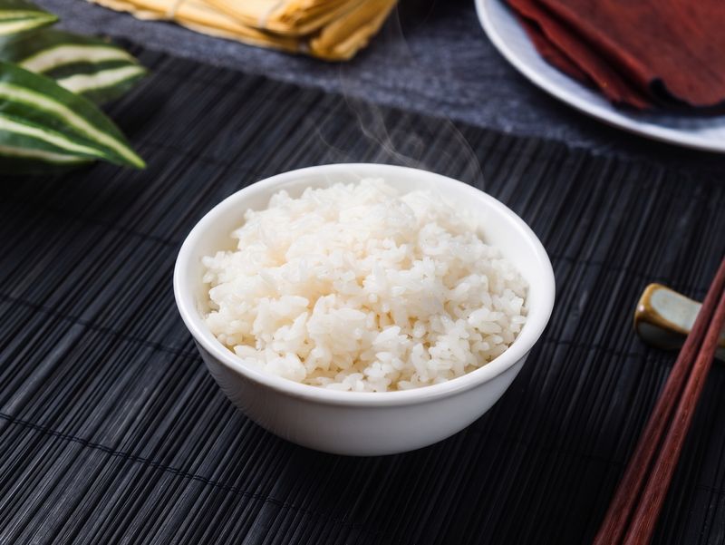 一碗冒著熱氣的葫蘆墩米白飯
